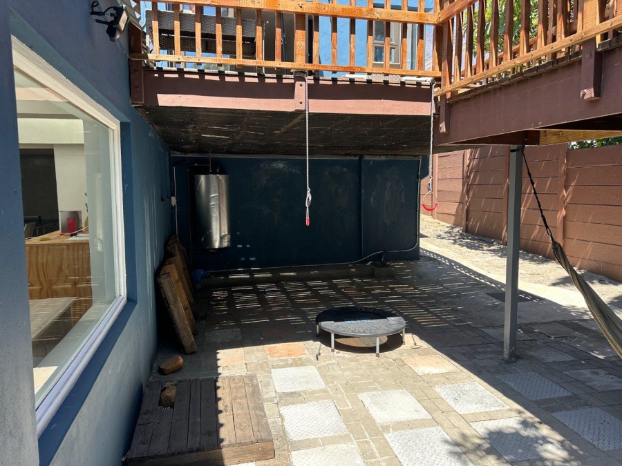 To Let 2 Bedroom Property for Rent in Vredehoek Western Cape